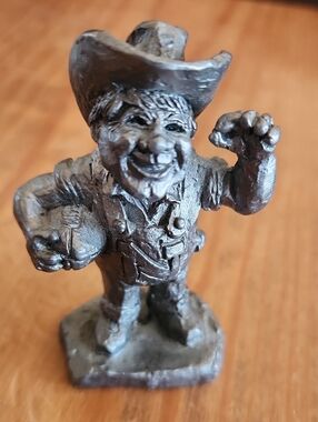 Michael Ricker Collector Pewter Nebraska HERBIE HUSKER figurine